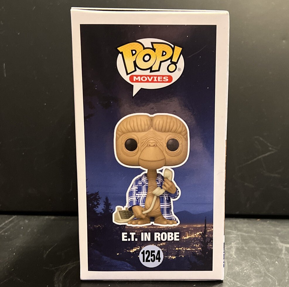 Funko Pop! Movies - E.T. The Extra - Terrestrial - E.T. in Robe (Flannel) 1254 - Darktower Media