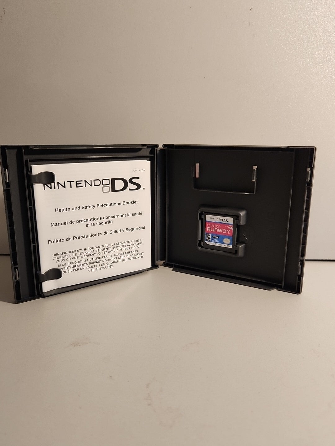 Mission Runway Nintendo DS Complete with manual Near Mint Tested r1s6 0714 - Darktower Media