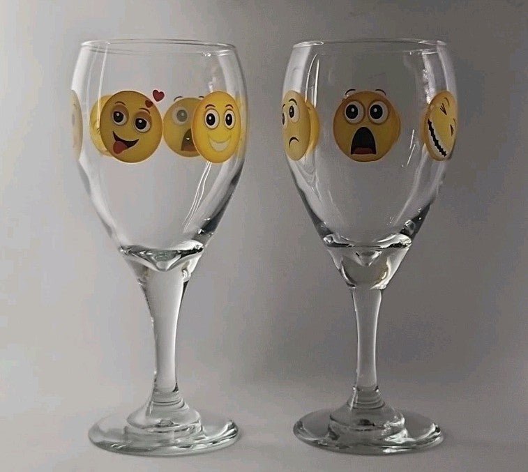 Set of 2 Greenbrier Smile Face Emoji Wine Glasses 7.5” Tall 12 ounce 502 - Darktower Media