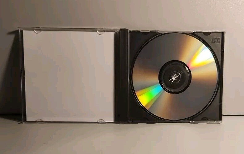 Tribes 2 (PC, 2001) Cd Rom with Manual/Reference card, code - Near mint - Darktower Media