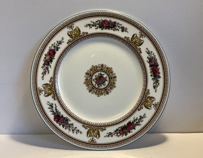 Wedgwood Columbia W595 White Dinner Plate 10 7/8" Medallion Gryphon